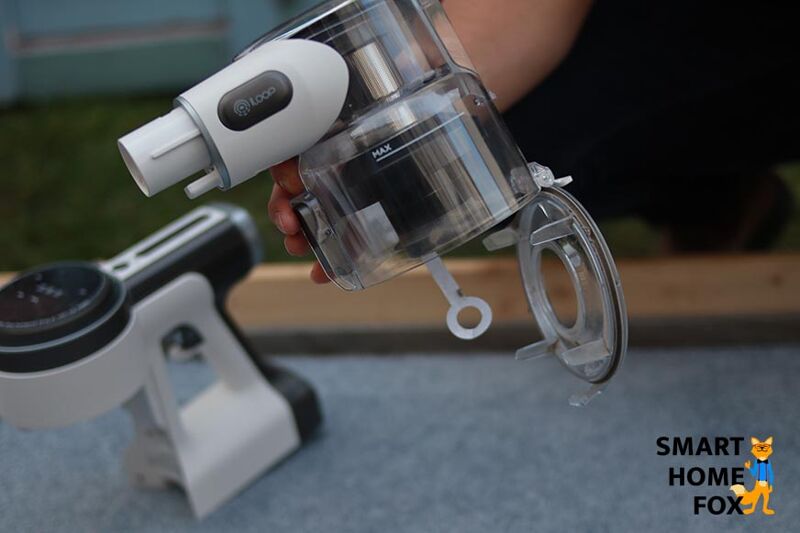 Die Entleerung des Schmutzbehälters